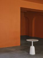 Billede af Normann Copenhagen Turn Bord H: 41,5-64 cm - Hvid/Marmor