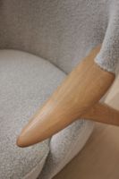 Billede af Warm Nordic Wingman Lounge Chair SH: 42 cm - Baru 0120 Light Stone Grey/Oiled Oak