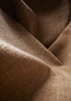 Billede af GUBI Beetle Dining Chair Conic Base SH: 43,5 cm - Antique Brass Base/Walnut Shell/Belsuede