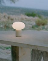 Billede af New Works Karl-Johan Portable Table Lamp H: 18 cm - Light Grey