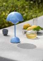 Billede af &Tradition Flowerpot VP9 Bordlampe H: 29,5 cm - Swim Blue