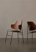 Billede af Audo Copenhagen The Penguin Lounge Chair  SH: 42 cm - Walnut/Re-Wool Beige