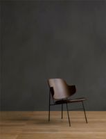Billede af Audo Copenhagen The Penguin Lounge Chair  SH: 42 cm - Natural Oak/Leather Brown 