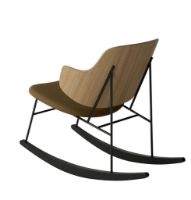 Billede af Audo Copenhagen The Penguin Rocking Chair SH: 42 cm - Natural Oak/Re-Wool Yellow Ochre