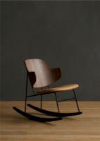 Billede af Audo Copenhagen The Penguin Rocking Chair SH: 42 cm - Natural Oak/Leather Cognac