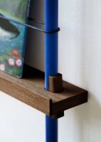 Billede af Moebe Magazine Shelving 123x85 cm - Smoked Oak/Deep Blue