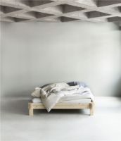 Billede af Normann Copenhagen Notch Sengeramme 160x200 cm - Fyrretræ 