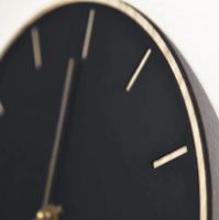 Billede af Hemverk Vægur Ø: 28 cm – Nero Oak/Gold