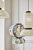 Billede af &Tradition Formakami JH5 Limited Edition Pendant Ø: 70 cm - Ivory White Printed Pattern/Black