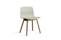 Billede af HAY AAC 12 About A Chair SH: 46 - Lacquered Solid Walnut/Pastel Green 