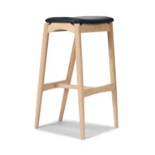 Billede af Sibast Furniture No 7 Barstol Lav H: 65 cm - Eg Hvidolie/Sort Læder 