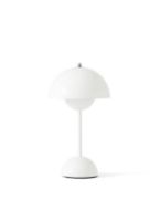 Billede af &Tradition Flowerpot VP9 Bordlampe H: 29,5 cm - Glossy White Eksklusiv Edition