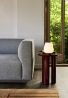 Billede af &Tradition Tung JA3 Sidebord H: 48 cm - Burgundy Red