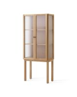 Billede af Audo Copenhagen Curiosity Cabinet Tall - Glas / Solid Oak