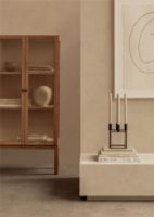 Billede af Audo Copenhagen Curiosity Cabinet Tall - Glas / Solid Oak