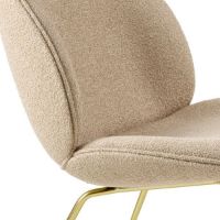 Billede af GUBI Beetle Lounge Chair - Brass Base / Around Bouclé