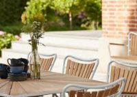 Billede af Mandalay Marguerit Havebord L: 200 cm Inkl. 6 Havestole Havemøbelsæt - Hvid/Teak