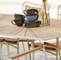 Billede af Mandalay Marguerit Havebord L: 200 cm Inkl. 8 Havestole Havemøbelsæt - Hvid/Teak 