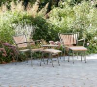 Billede af Mandalay Marguerit Loungebord Ø50 cm Inkl. 2 Loungestole og 2 Fodskamler Havemøbelsæt - Olivengrøn/Teak