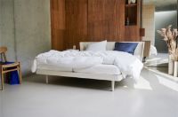 Billede af Auping Noa Sengeramme inkl. Solid hovedgærde og høje hjul 140x200 cm - Soft White