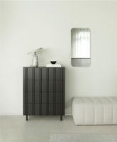 Billede af Normann Copenhagen Rib Kommode m. 4 skuffer H: 104,6 cm - Varm Sort