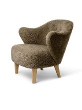 Billede af Audo Copenhagen Ingeborg Loungestol SH: 40 cm - Sheepskin Sahara/Eg