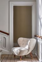 Billede af &Tradition Little Petra VB1 Lounge Chair Limited Edition SH: 40 cm - Oiled Walnut/Sheepskin Moonlight/Brass