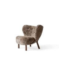 Billede af &Tradition Little Petra VB1 Lounge Chair SH: 40 cm - Oiled Walnut/Sheepskin Sahara