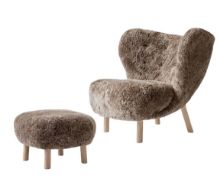 Billede af &Tradition Little Petra VB1 Loungechair & ATD1 Pouf - Oiled Oak/Sheepskin Sahara
