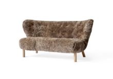 Billede af &Tradition Little Petra VB2 Sofa L: 150 cm - Oiled Oak/Sheepskin Sahara