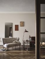 Billede af &Tradition Little Petra VB2 Sofa L: 150 cm - Oiled Walnut/Sheepskin Moonlight