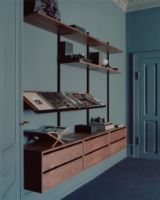 Billede af New Works Standard Shelf 80x30 cm - Walnut