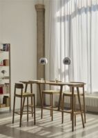 Billede af &Tradition In Between SK27 Bar Table 190x50 cm - Lacquered Oak