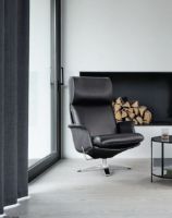 Billede af BERG Furniture Nasa Høj Lænestol m. Justerbar Nakkepude SH: 46 cm - Mat Aluminium/Berg Soft Sort Læder