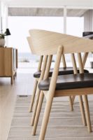 Billede af Andersen Furniture AC2 Stol SH: 43,5 cm Sæt af 4 stk - Eg Hvidpigmenteret Lak/Sort Læder