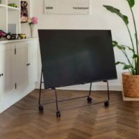 Billede af Please Wait To Be Seated Carry Tv Stander H: 92 cm - Fig Purple M/Hjul
